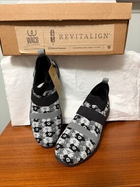 Revitalign Women's Black & Gray Floral Slip-On Athletic Shoes